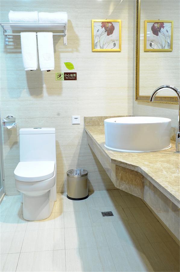 Vienna Hotel Guangzhou Airport Exteriör bild